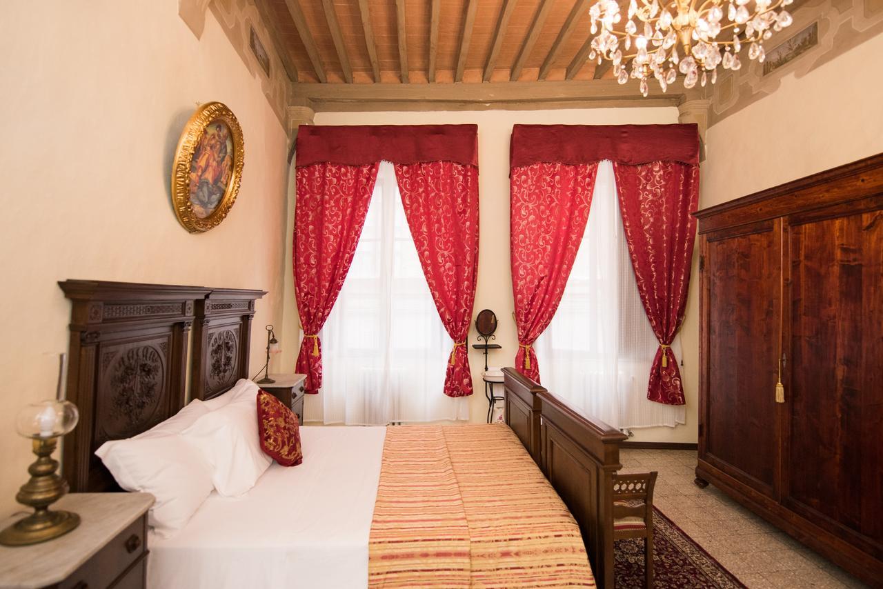 All'Ombra Della Torre Only Rooms Siena Bagian luar foto