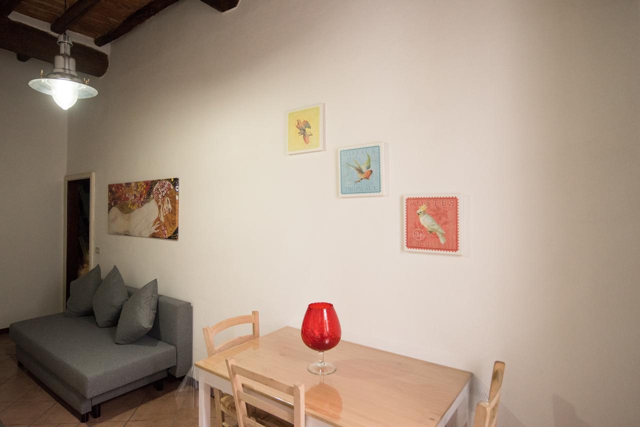 All'Ombra Della Torre Only Rooms Siena Bagian luar foto