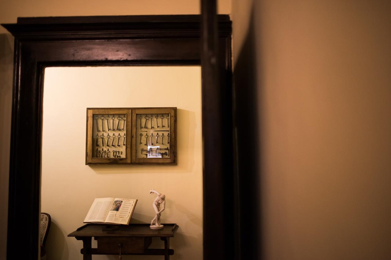 All'Ombra Della Torre Only Rooms Siena Bagian luar foto
