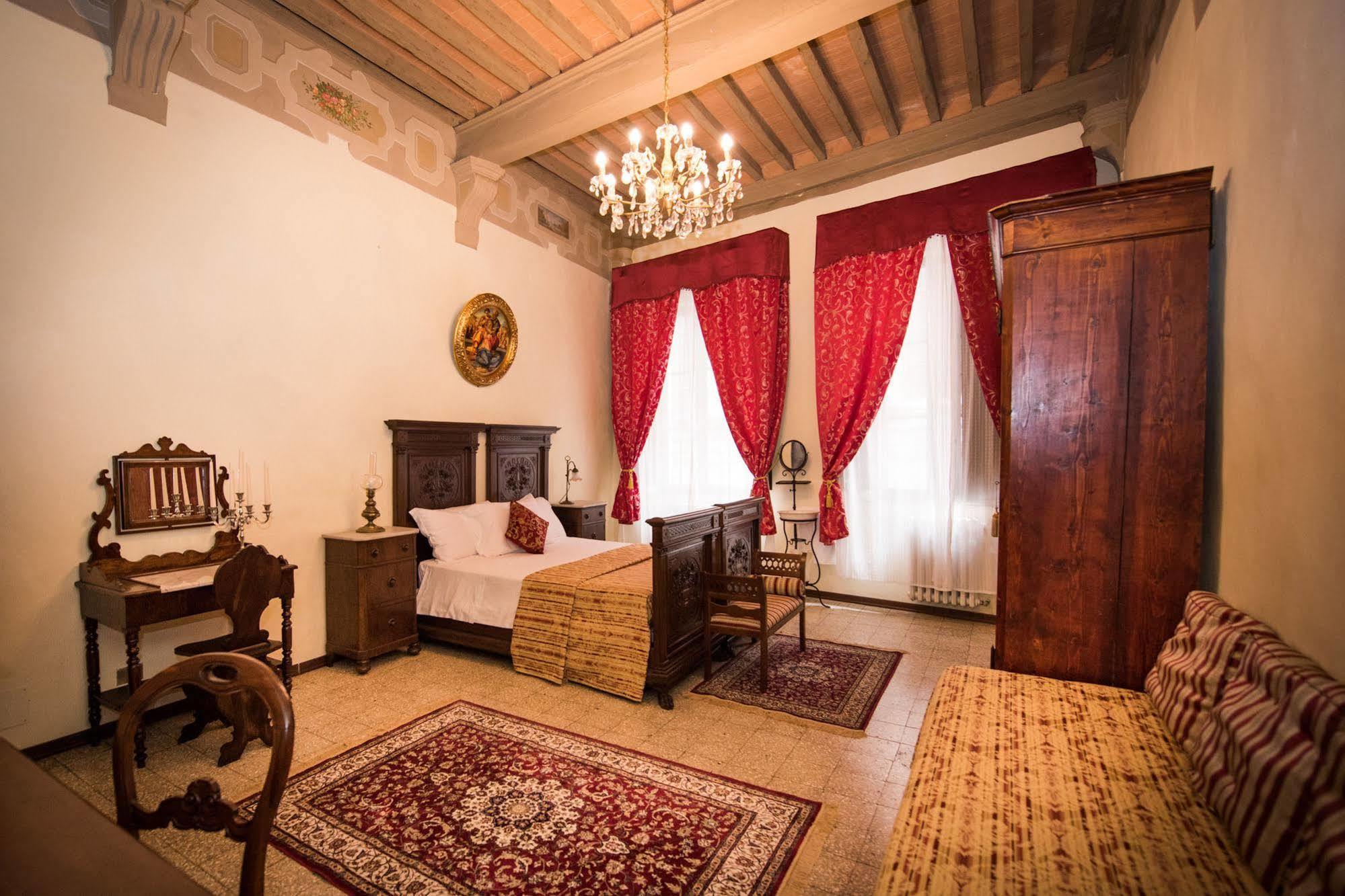 All'Ombra Della Torre Only Rooms Siena Bagian luar foto