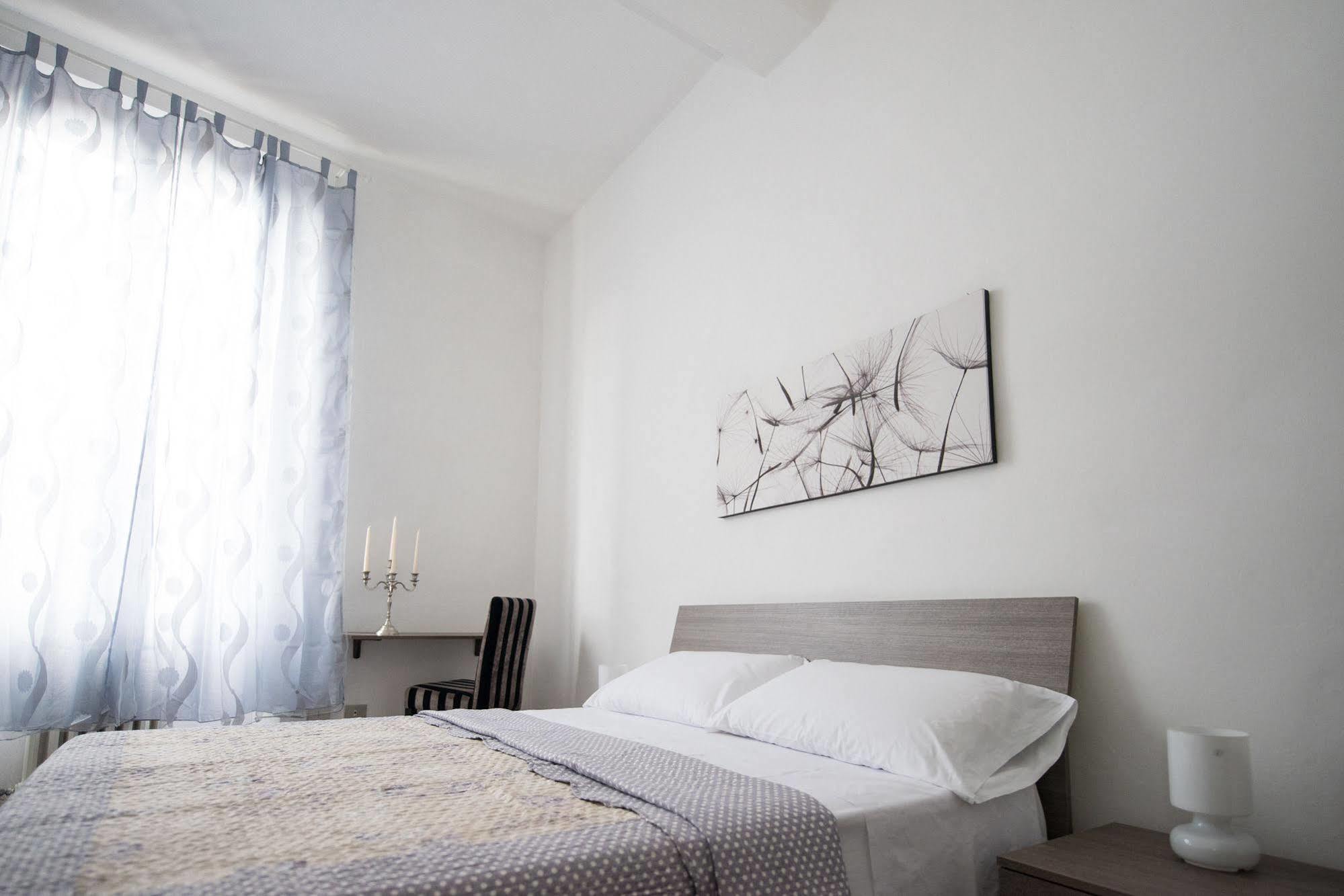 All'Ombra Della Torre Only Rooms Siena Bagian luar foto